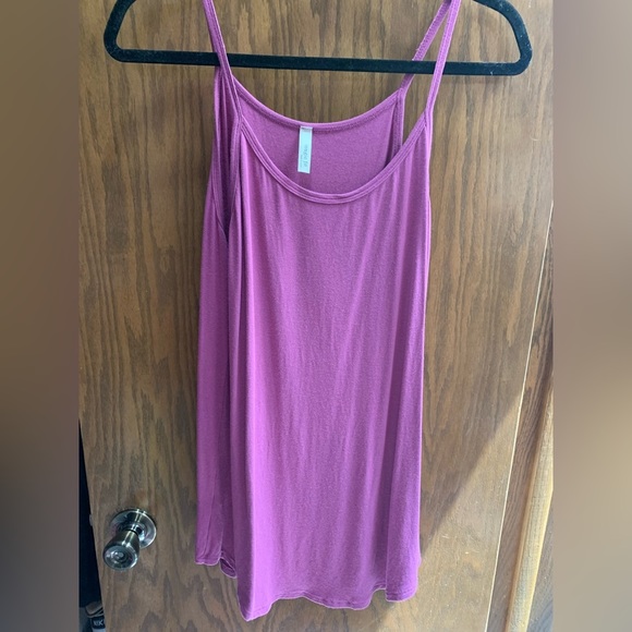 🔥2 FOR $10🔥 Boutique Purple Tank size M - Picture 1 of 2